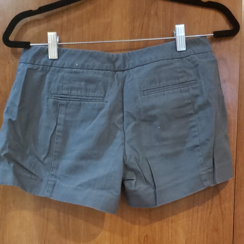 GAP Shorts - Picture 2 of 3